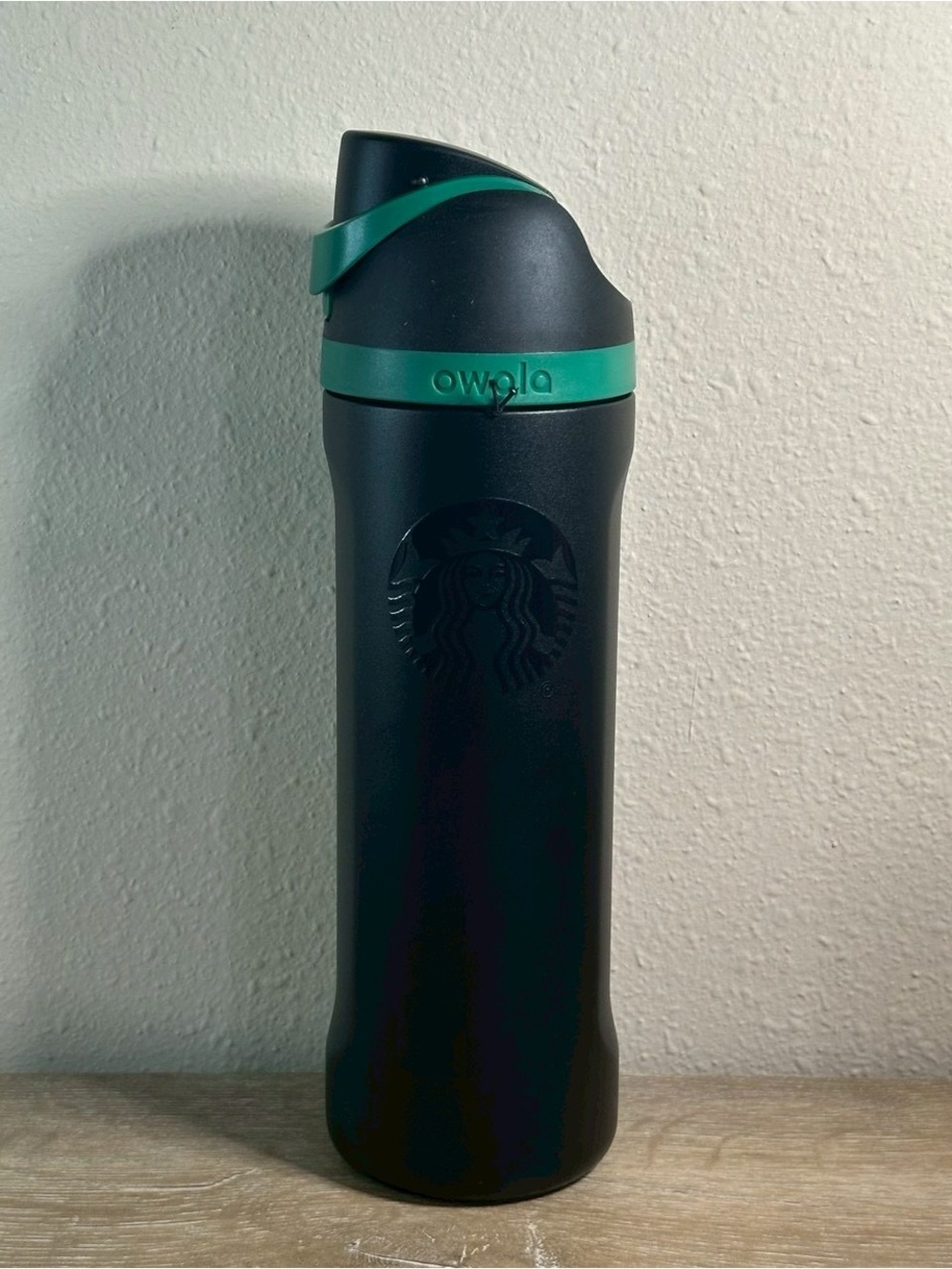 Starbucks x Owala FreeSip Insulated Tumbler 2026 Black Limited Edition 24 OZ